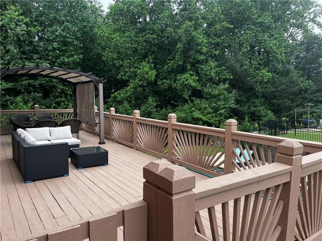 2852 Summer Branch Lane, Buford, GA 30519