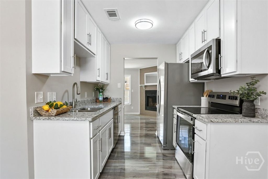 Image 5 of property listing at 2 Seagull Lane, Savannah, GA 31419