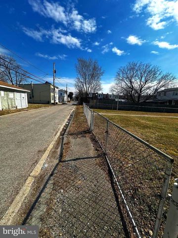 500 WASHBURN AVE, Baltimore, MD 21225