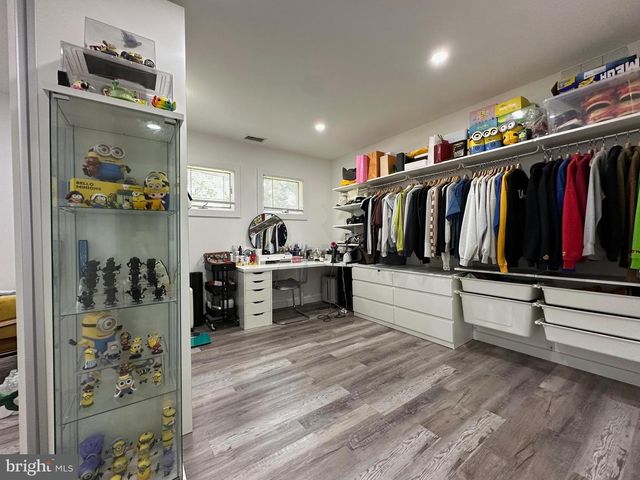 28 OUTLOOK LN, Levittown, PA 19055