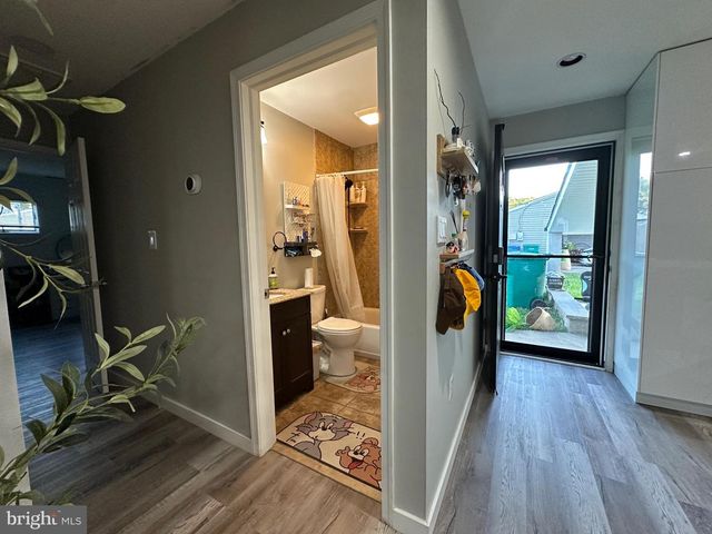 28 OUTLOOK LN, Levittown, PA 19055