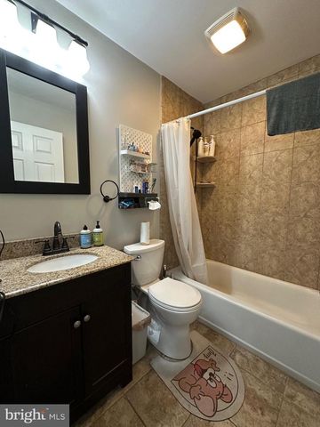 28 OUTLOOK LN, Levittown, PA 19055