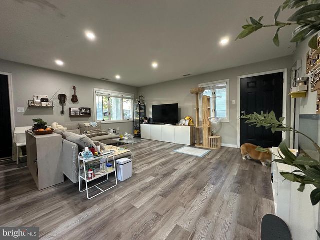 28 OUTLOOK LN, Levittown, PA 19055