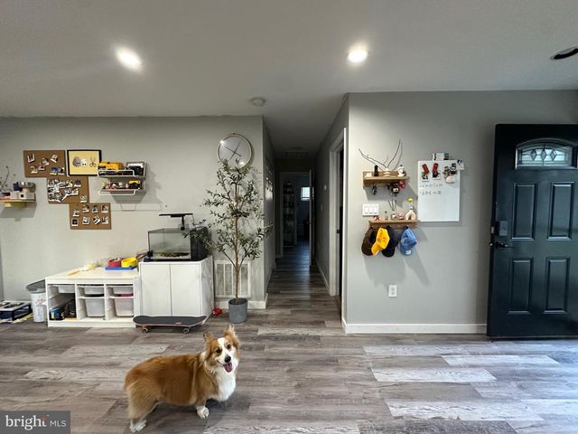 28 OUTLOOK LN, Levittown, PA 19055