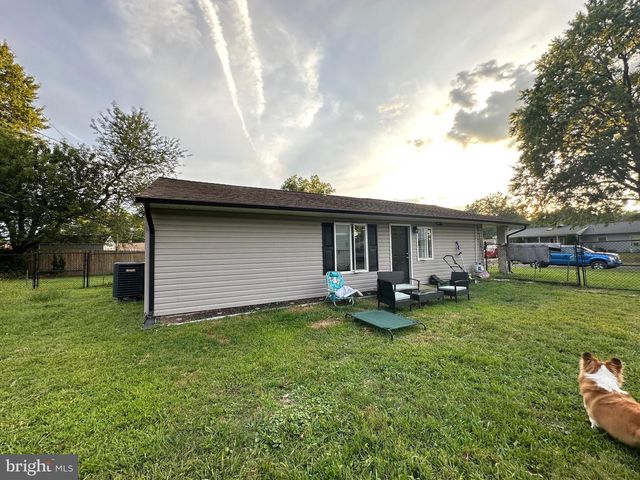 28 OUTLOOK LN, Levittown, PA 19055