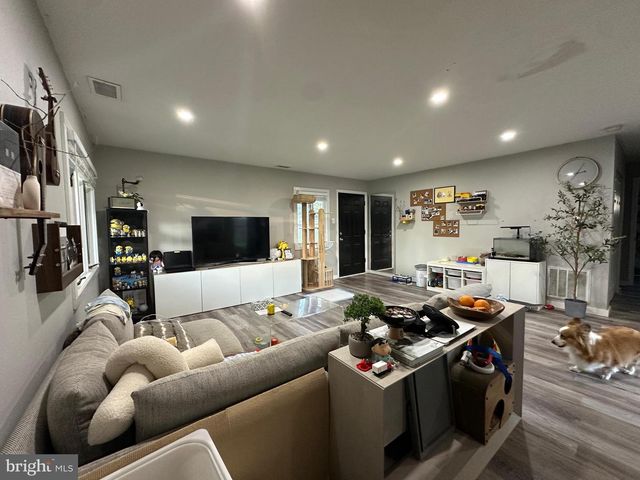 28 OUTLOOK LN, Levittown, PA 19055