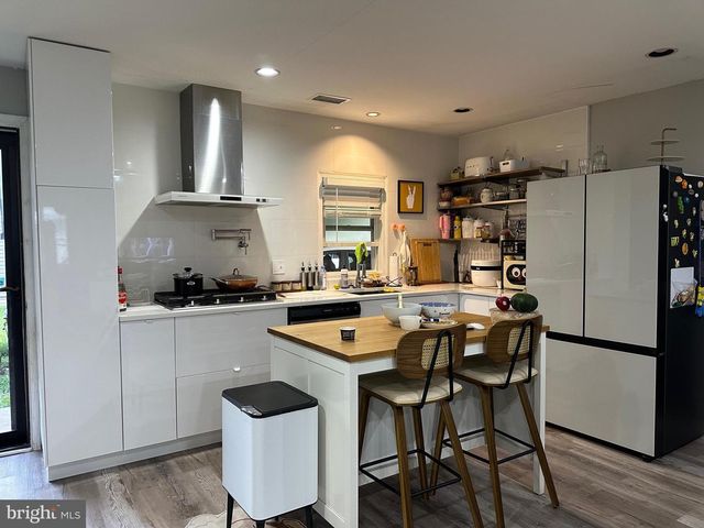 28 OUTLOOK LN, Levittown, PA 19055