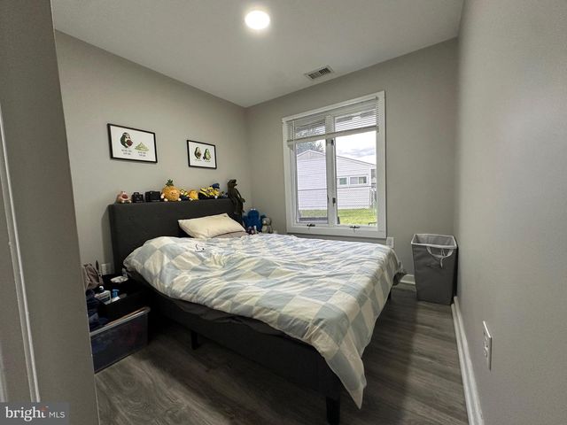 28 OUTLOOK LN, Levittown, PA 19055