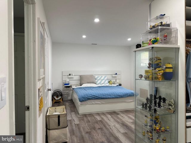 28 OUTLOOK LN, Levittown, PA 19055