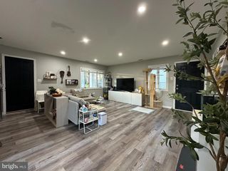 28 OUTLOOK LN, Levittown, PA 19055