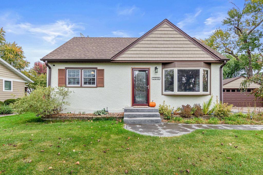 2215 Rainbow Avenue, New Brighton, MN 55112