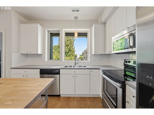 14794 Sw WATERSHED Ln, Beaverton, OR 97007