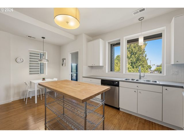 14794 Sw WATERSHED Ln, Beaverton, OR 97007