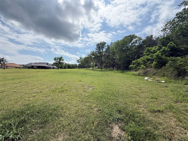 401 Meandering Way, Corsicana, TX 75109