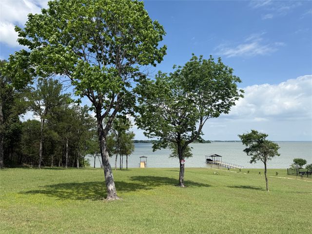 401 Meandering Way, Corsicana, TX 75109