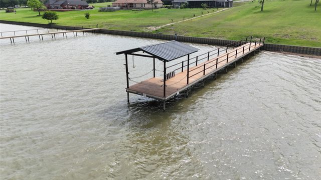 401 Meandering Way, Corsicana, TX 75109