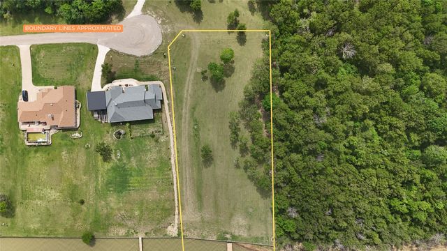 401 Meandering Way, Corsicana, TX 75109