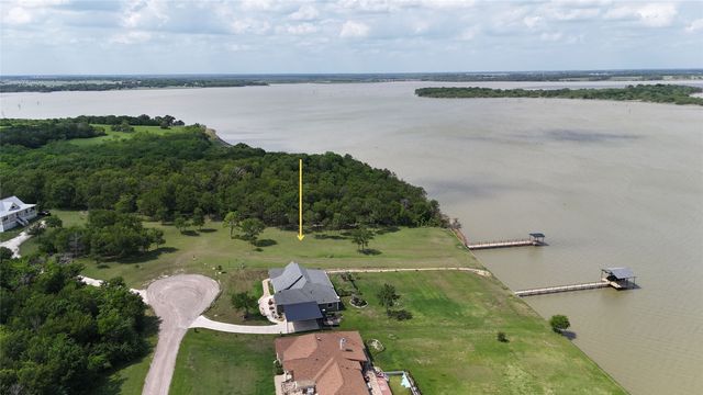401 Meandering Way, Corsicana, TX 75109