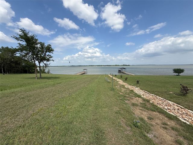 401 Meandering Way, Corsicana, TX 75109