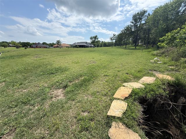 401 Meandering Way, Corsicana, TX 75109