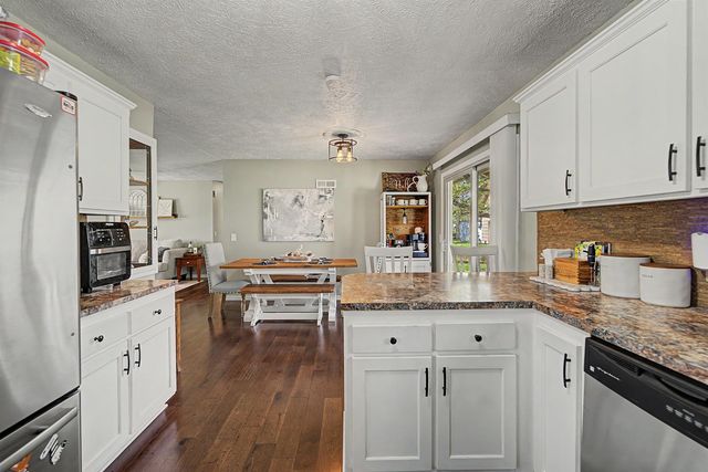 2814 Linda Ln, Salina, KS 67401