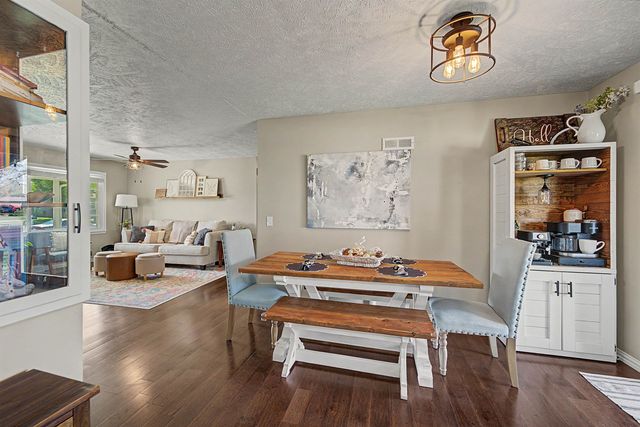 2814 Linda Ln, Salina, KS 67401