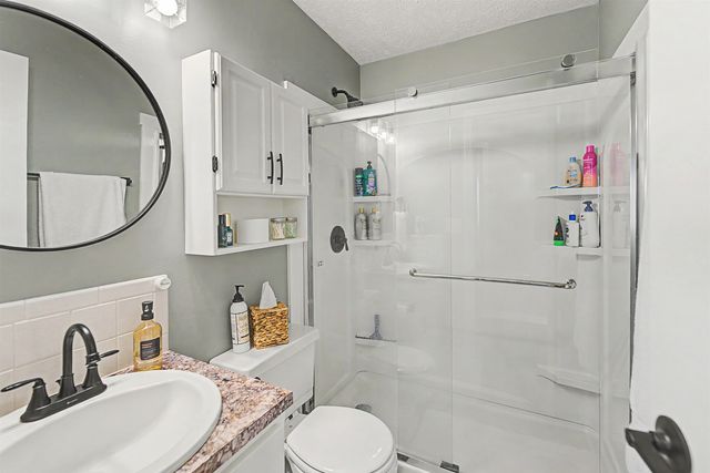 2814 Linda Ln, Salina, KS 67401