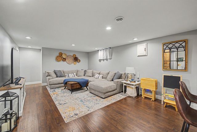 2814 Linda Ln, Salina, KS 67401
