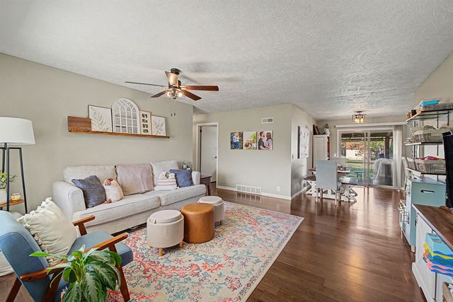 2814 Linda Ln, Salina, KS 67401