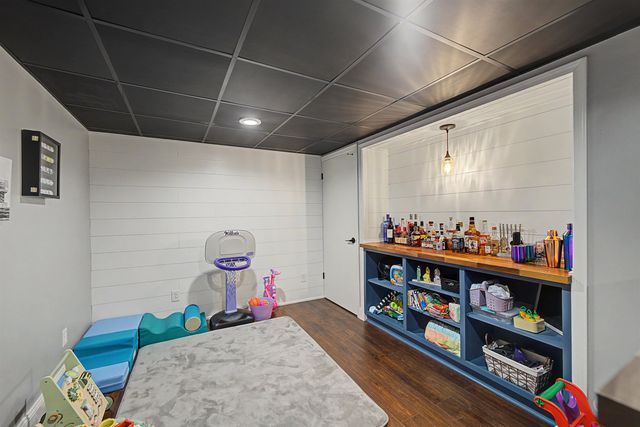 2814 Linda Ln, Salina, KS 67401