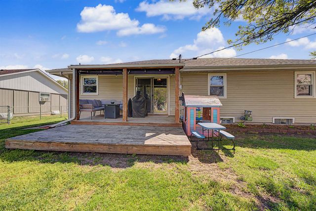 2814 Linda Ln, Salina, KS 67401