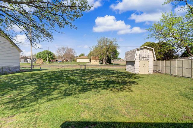 2814 Linda Ln, Salina, KS 67401