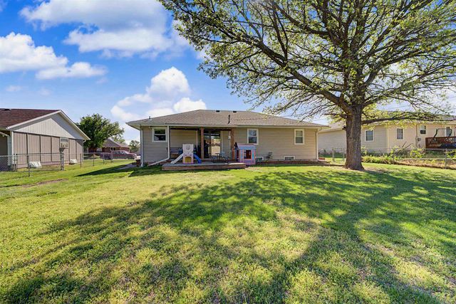 2814 Linda Ln, Salina, KS 67401