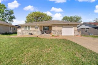 2814 Linda Ln, Salina, KS 67401