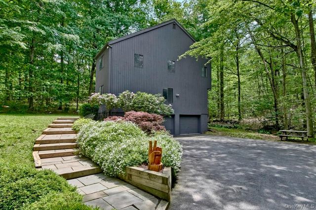 10 Bisbee Lane, South Salem, NY 10590