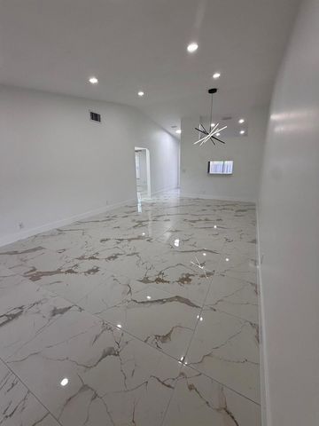 817 Sky Pine Way H, Greenacres, FL 33415