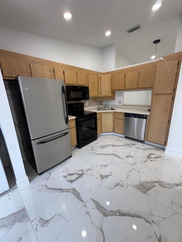 817 Sky Pine Way H, Greenacres, FL 33415