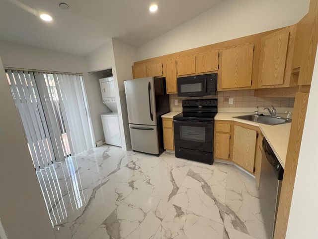 817 Sky Pine Way H, Greenacres, FL 33415