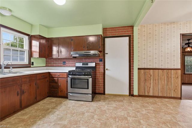 1210 Pansy ST, Hampton, VA 23663