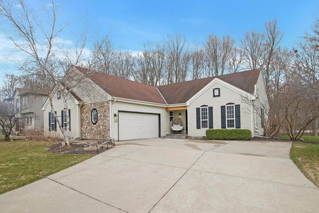 88 King Oak COURT, Random Lake, WI 53075