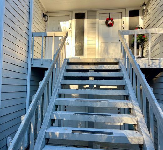 19 Hideaway Drive, Friendswood, TX 77546