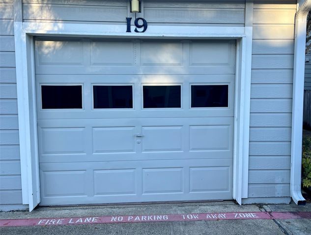 19 Hideaway Drive, Friendswood, TX 77546