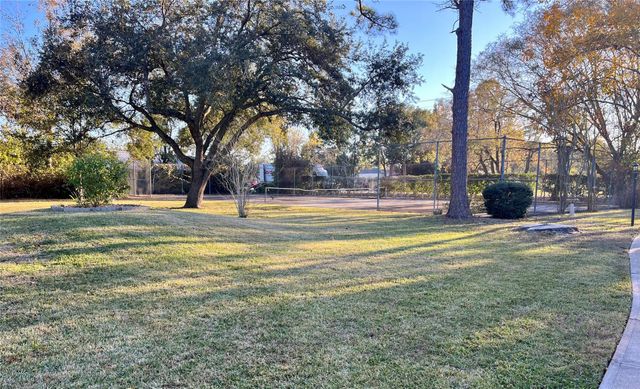 19 Hideaway Drive, Friendswood, TX 77546