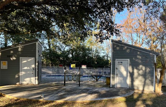 19 Hideaway Drive, Friendswood, TX 77546