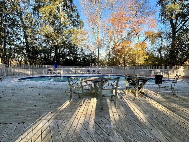 19 Hideaway Drive, Friendswood, TX 77546