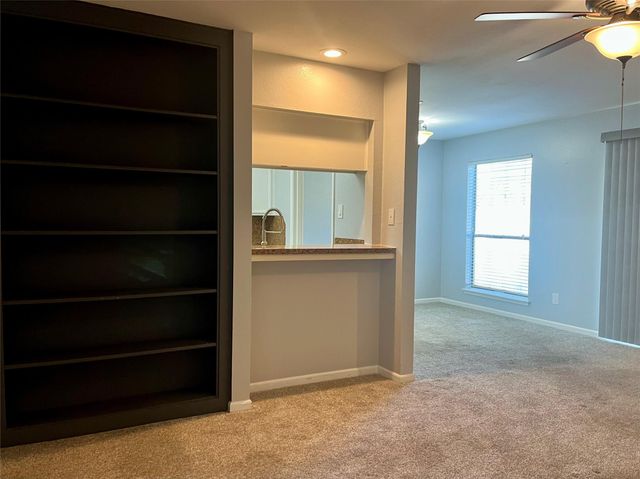 19 Hideaway Drive, Friendswood, TX 77546