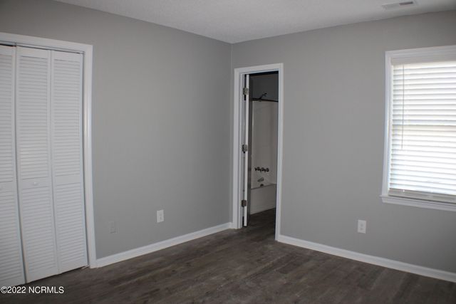 107 Hickory Grove Drive, Jacksonville, NC 28546