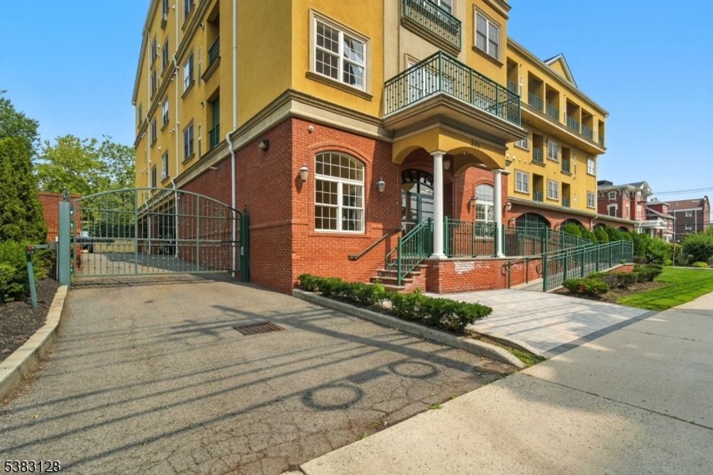201 W Jersey St 205, Elizabeth City, NJ 07202