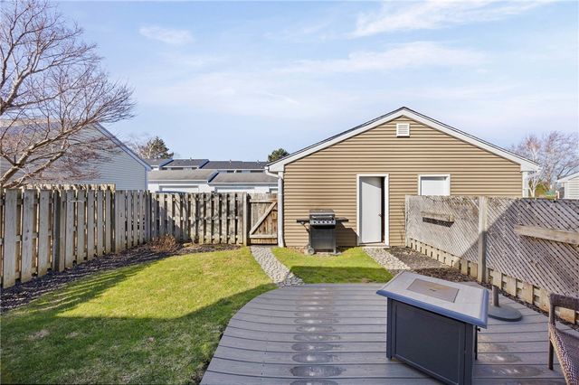 35 Summit Knolls Drive, Webster, NY 14580