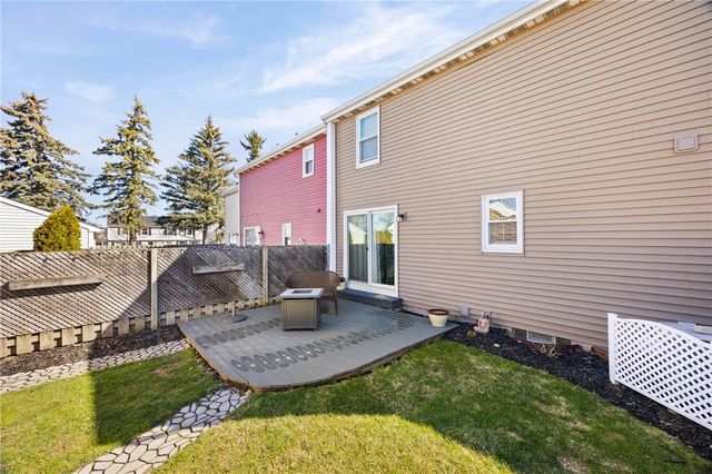 35 Summit Knolls Drive, Webster, NY 14580